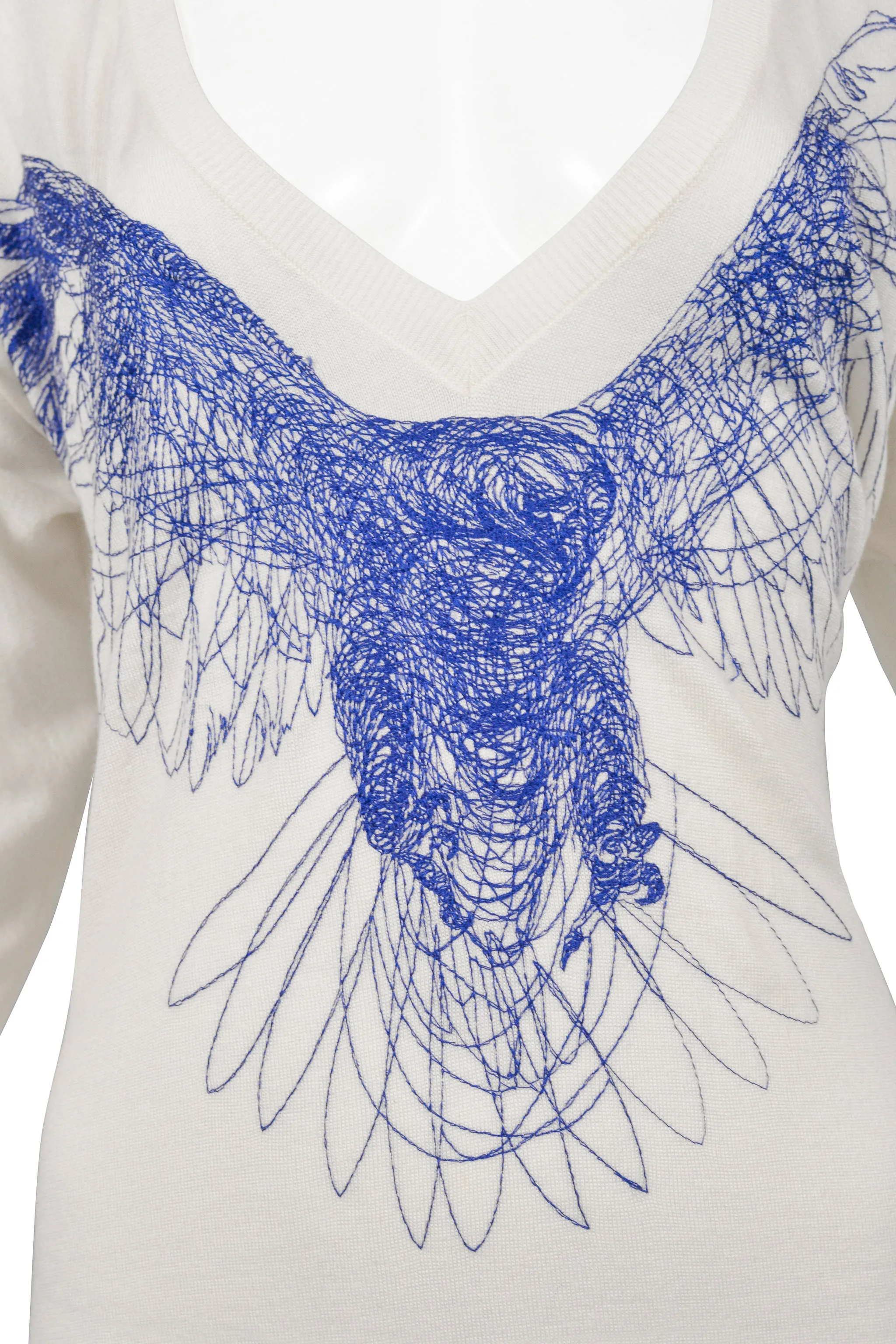 ALEXANDER MCQUEEN OFF-WHITE CASHMERE SWEATER DRESS WITH EMBROIDERED BIRD