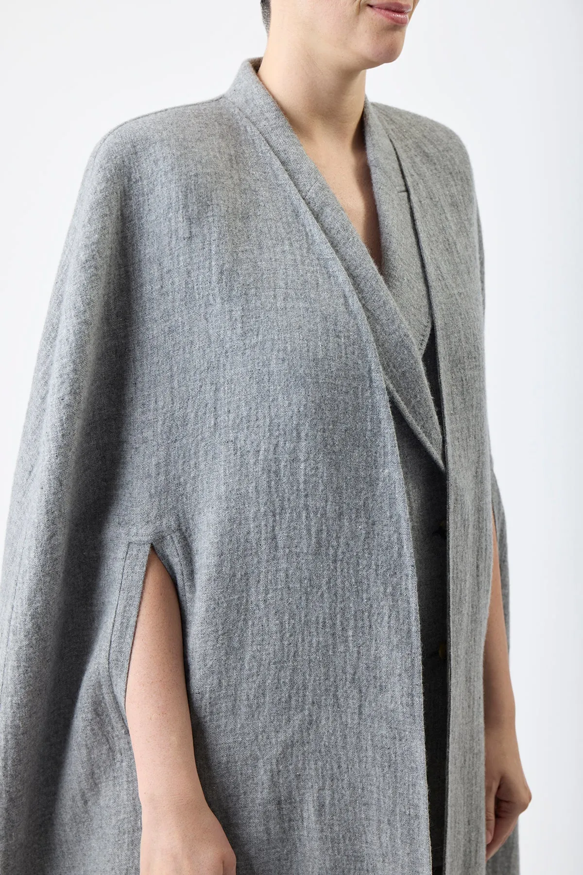 Lindlow Cape in Light Grey Melange Cashmere Linen