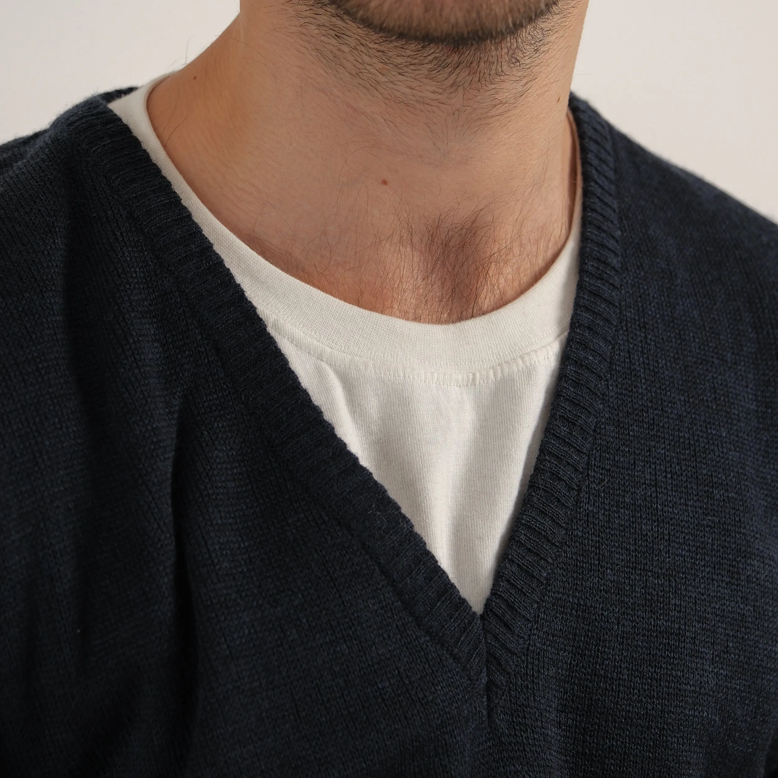 NAVY V-NECK SWEATER