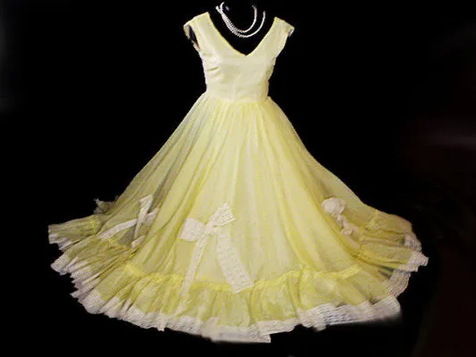 *VINTAGE '50s SOUTHERN BELLE GRAND SWEEP PROM DRESS WITH METAL ZIPPER  - OVER 42 FEET CIRCUMFERENCE!